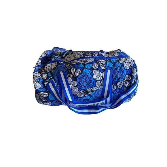 Vera Bradley, grand traveler, blue Bayou, weekender, large, zip bag ￼ - Picture 1 of 9
